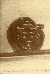 106519 Afbeelding van een zegel met het wapen van Jurriaen Spraeckel, vervaardiger van het klokkenspel van de Domtoren ...